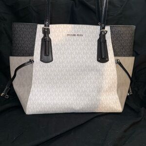Michael Kors MK Signature Vanilla & Black Tote Bag Shoulder Purse